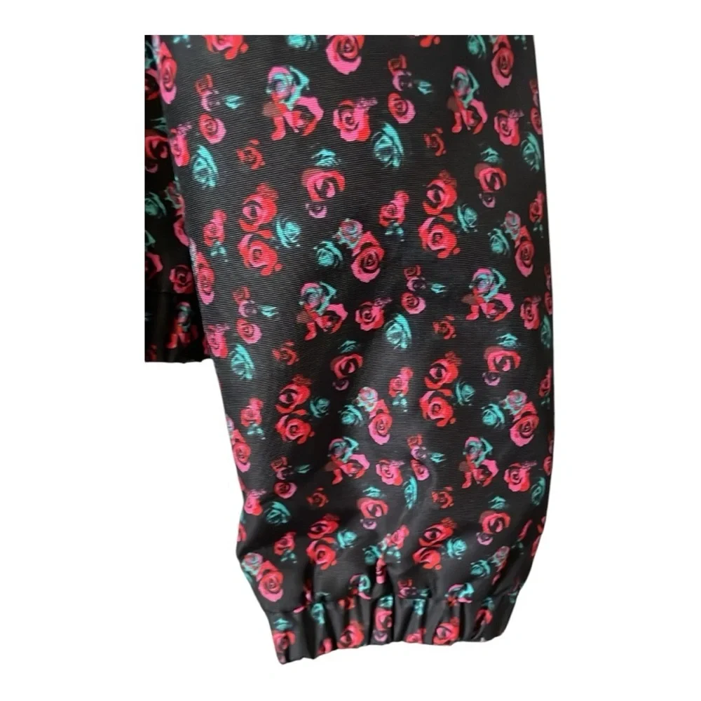 ♥️Volcom♥️Enemy Lines lightweight, Rose print jacket size (M)